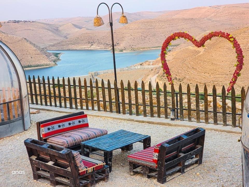 Wadi Al-Wala View Camp Hotel Madaba Bagian luar foto
